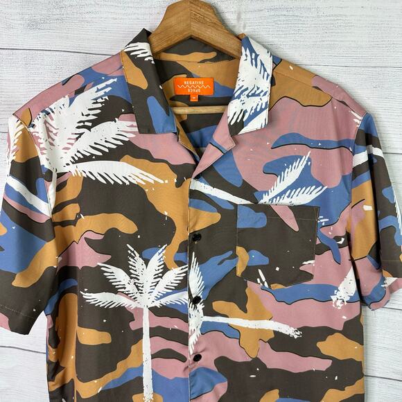 Negative Space Mens M Colorful Camouflage Tropical Button Up Short Sleeve Shirt - Picture 3 of 8